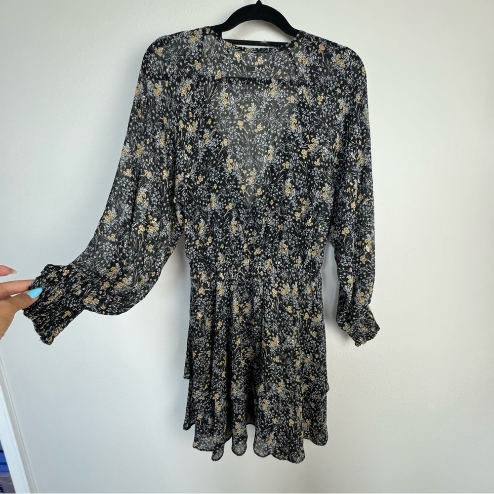 ✅ ASTR The Label Revolve Black Floral Chiffon Long Sleeve Dress size M